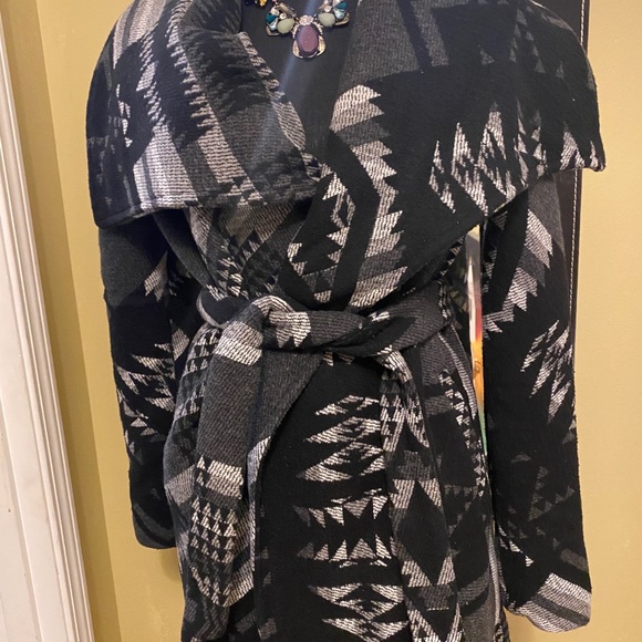 Polyester jacket - Picture 3 of 5